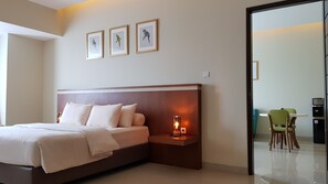 Apartment, 1 Bedroom | In-room safe, individually decorated, individually furnished, desk