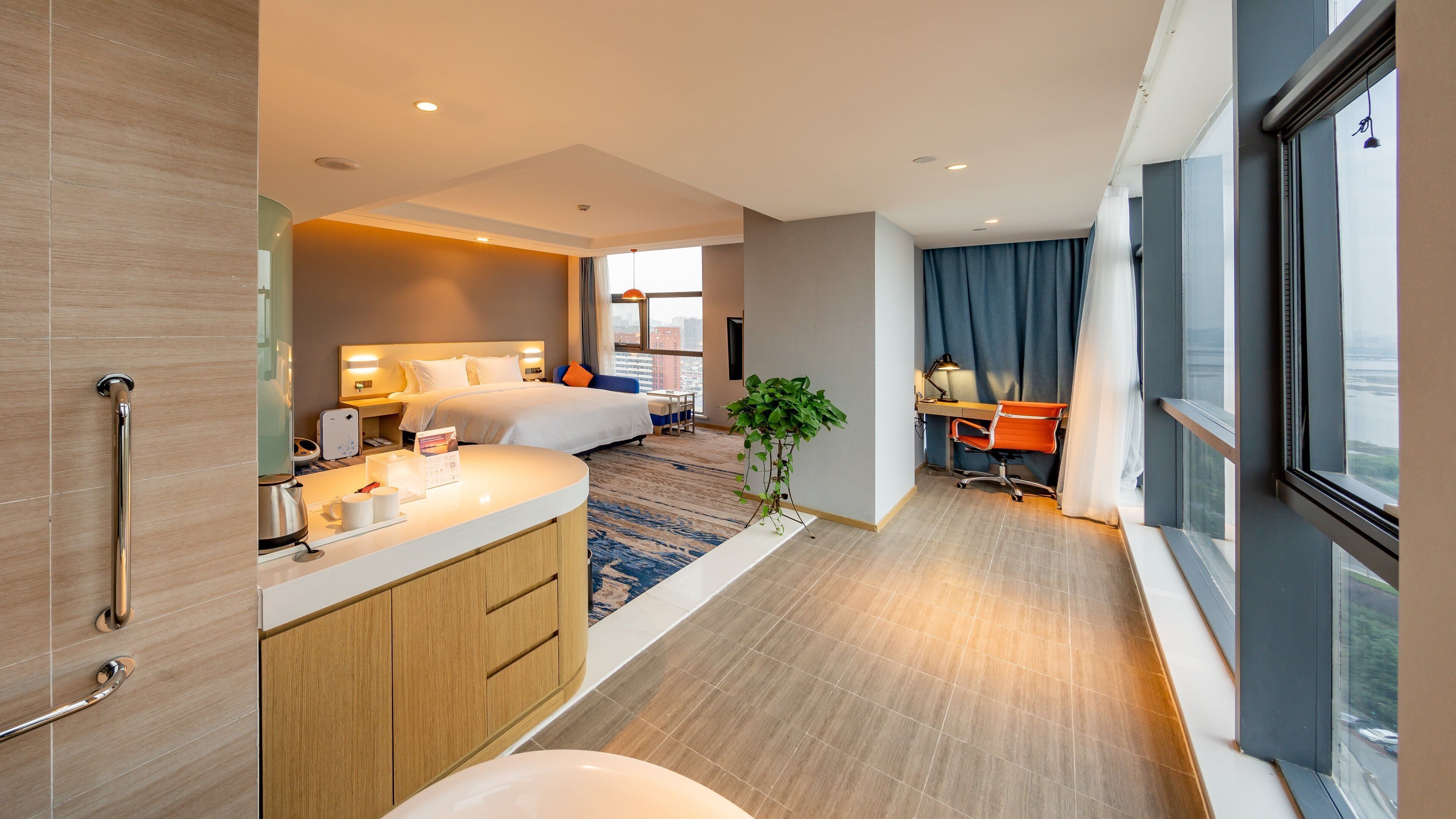 1 bedroom, in-room safe, desk, blackout curtains