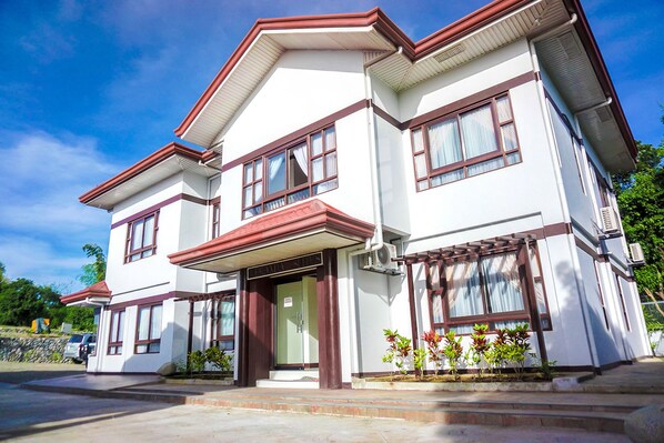 Front of property - Veranda Suites and Restaurant (Paoay)