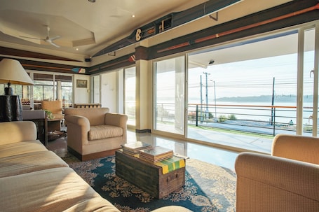 Exterior. Veranda Suites and Restaurant