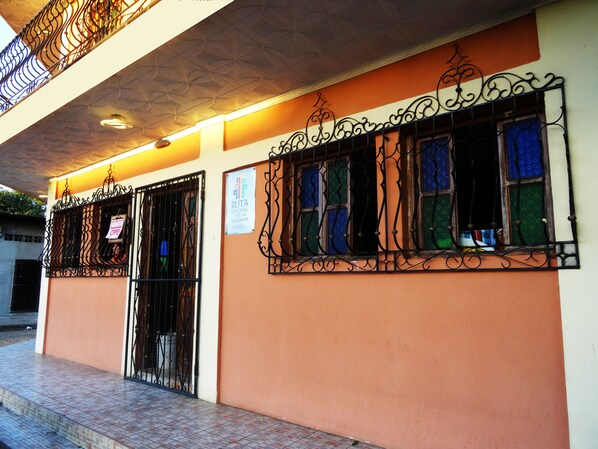Entrada al alojamiento