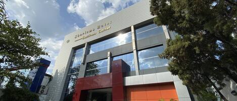 Fachada de la propiedad