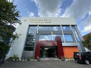 Front of property - Hotel Kharisma (Madiun)