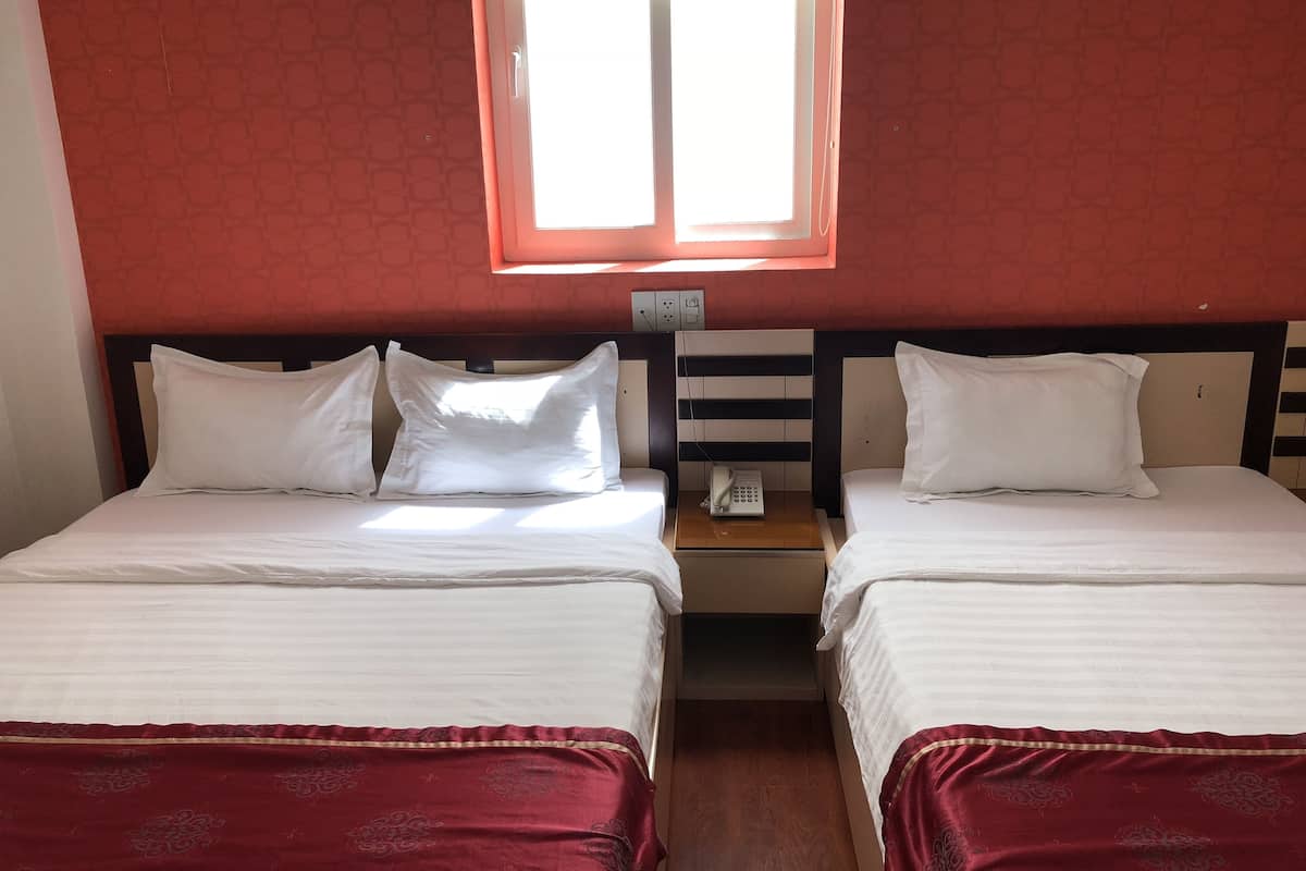 Habitación triple | Minibar, escritorio, insonorización y wifi gratis