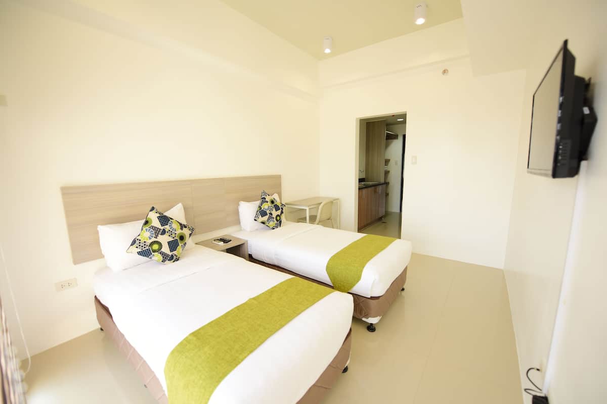 Habitación con 2 camas individuales | Insonorización, camas extra, wifi gratis y ropa de cama