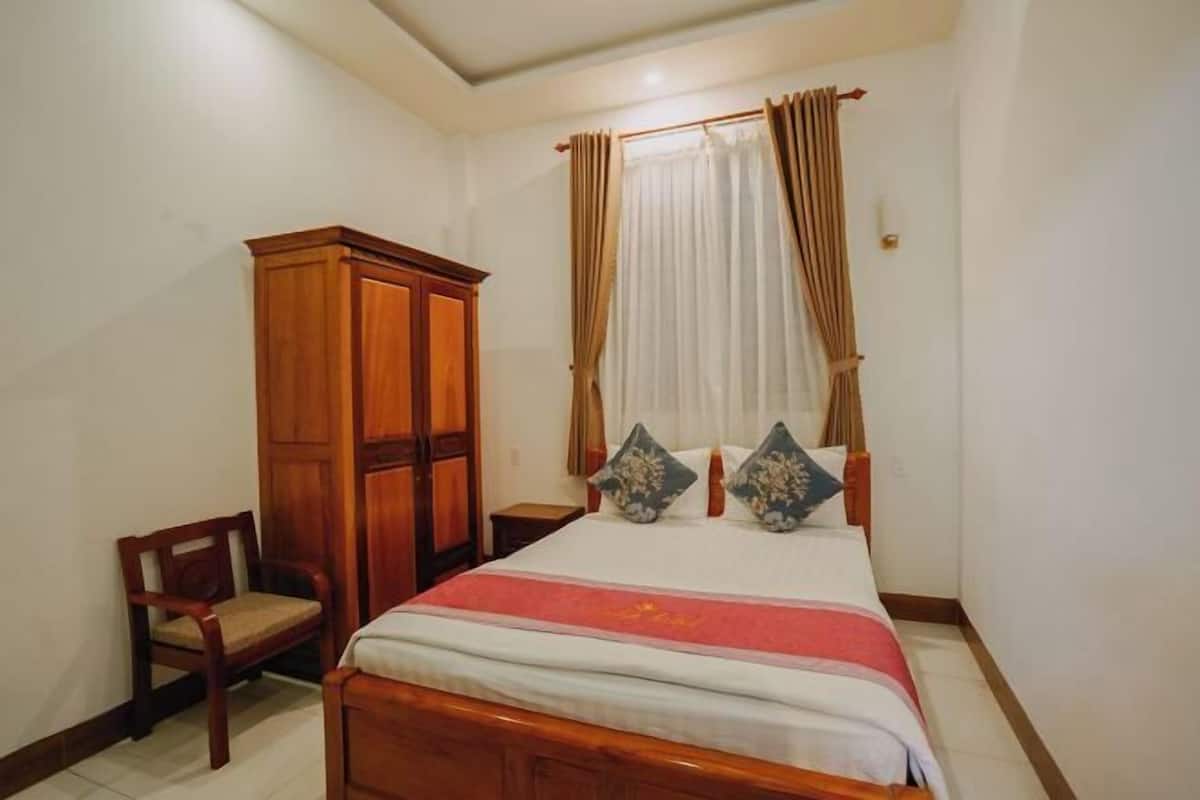 Minibar, desk, soundproofing, free WiFi