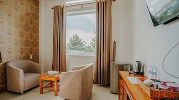 Executive Double Room | Minibar, desk, soundproofing, free WiFi