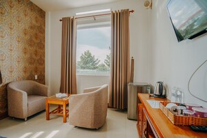 Minibar, escritorio, sistema de insonorización y wifi gratis 