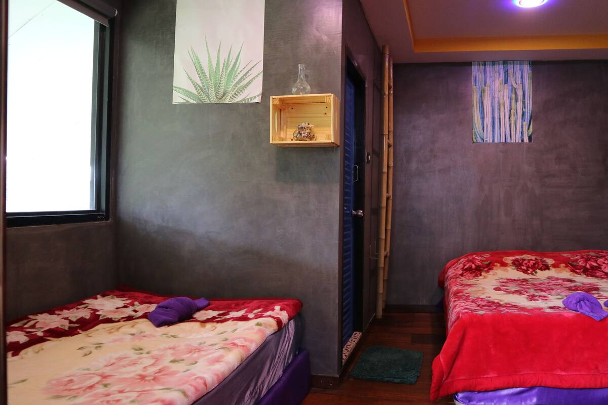 Triple Room | Blackout drapes, WiFi (free), bed sheets