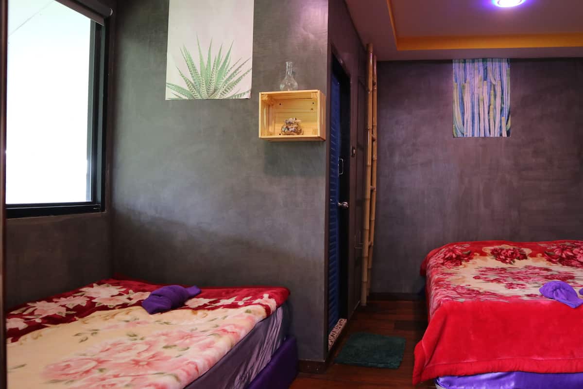 Kamar Triple | Tirai kedap cahaya, Wi-Fi gratis, dan seprai linen