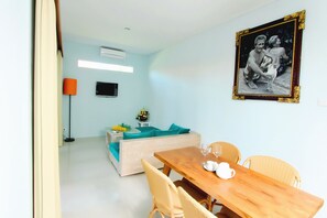 Flat-screen TV - Apple Suite Apartment (Kerobokan)