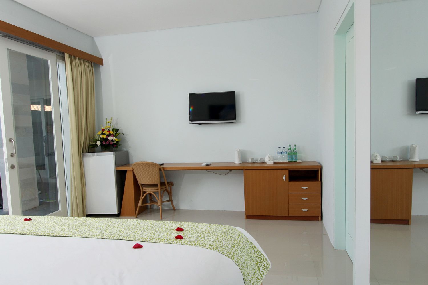 Photo - Apple Suite