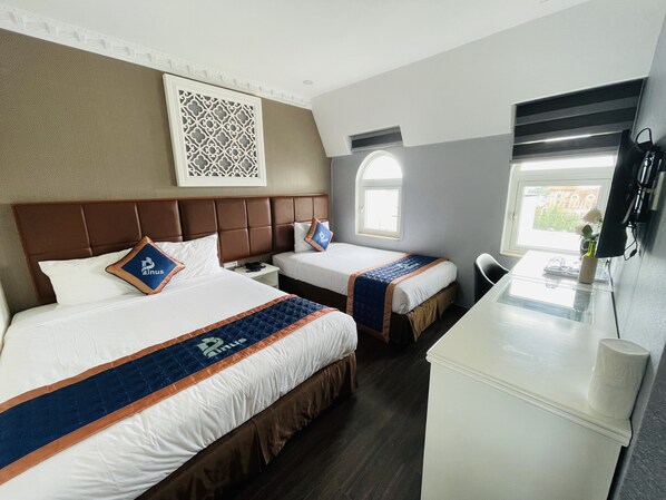 ファミリー トリプルルーム ベッド (複数台) 禁煙 | 高級寝具、羽毛の掛け布団、セレクト コンフォート製ベッド、客室ごとに異なる装飾