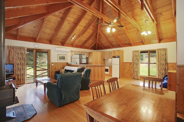 Family House, 3 Bedrooms, Non Smoking, 2 Bathrooms | Ruang tamu | TV skrin rata