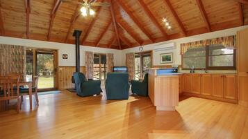 Rumah Keluarga, 3 kamar tidur, Bebas Asap Rokok, 2 kamar mandi | Area keluarga | TV layar datar