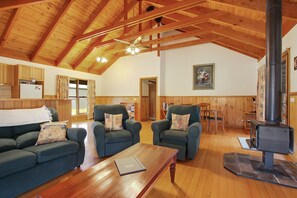 Family House, 3 Bedrooms, Non Smoking, 2 Bathrooms | Ruang tamu | TV skrin rata