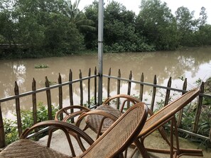 Riverfront Bungalow | Balcony