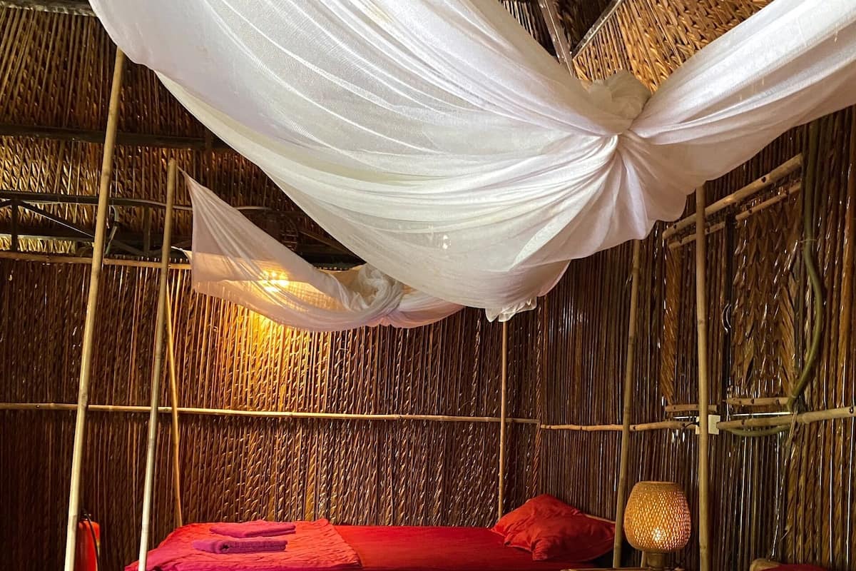 Phòng 4 Deluxe, phòng tắm riêng, quang cảnh sông | Bàn, truy cập Internet không dây miễn phí, bộ trải giường 