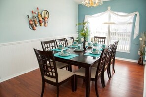 Family Villa, Hot Tub, Garden Area | Tempat makan