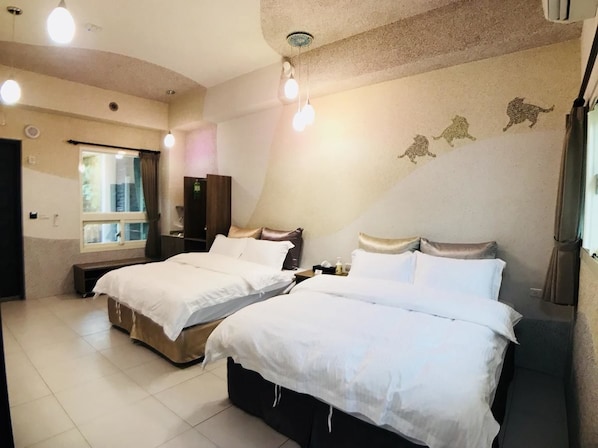 Classic Double Room | Blackout drapes, soundproofing, free WiFi, bed sheets