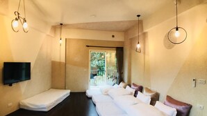 Quadruple Room, Berbilang Katil, Non Smoking | Langsir/tirai gelap terus, kalis bunyi, Wi-fi percuma, cadar katil 
