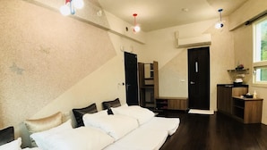 Quadruple Room, Berbilang Katil, Non Smoking | Langsir/tirai gelap terus, kalis bunyi, Wi-fi percuma, cadar katil 