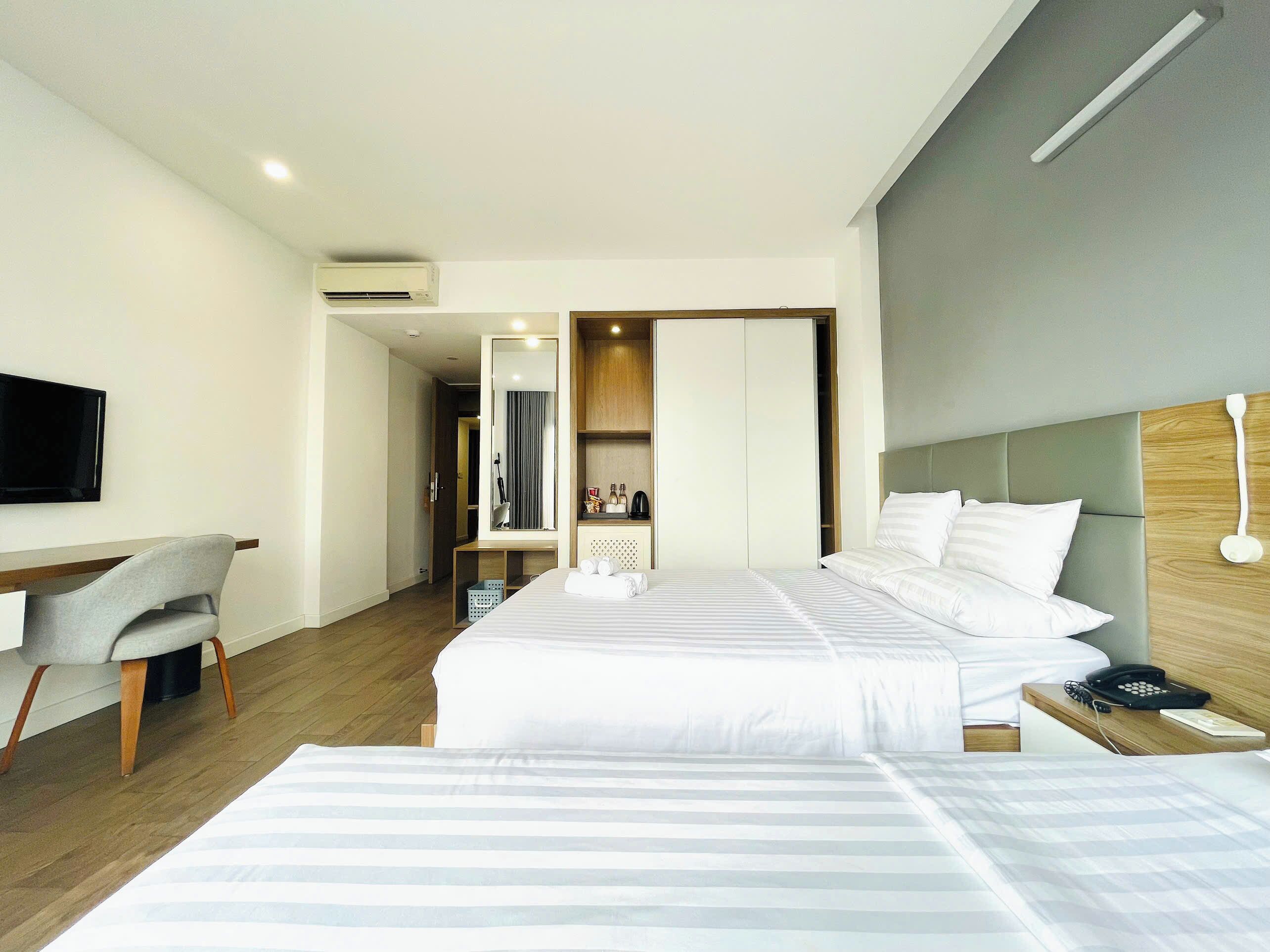 grand double or twin room, city view | minibar, in-room safe, desk, blackout curtains