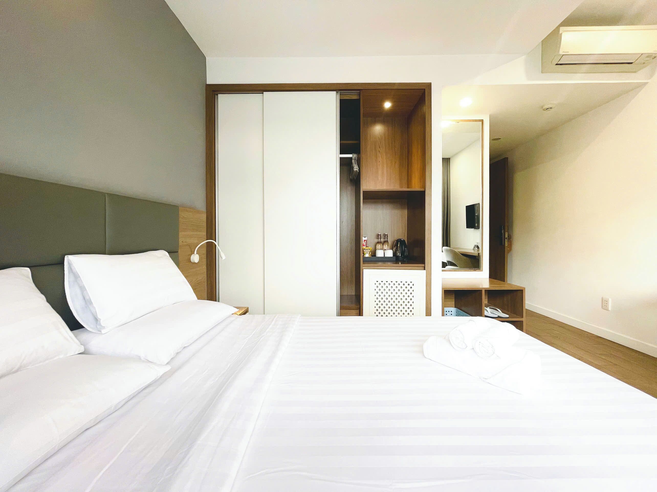 minibar, in-room safe, desk, blackout curtains