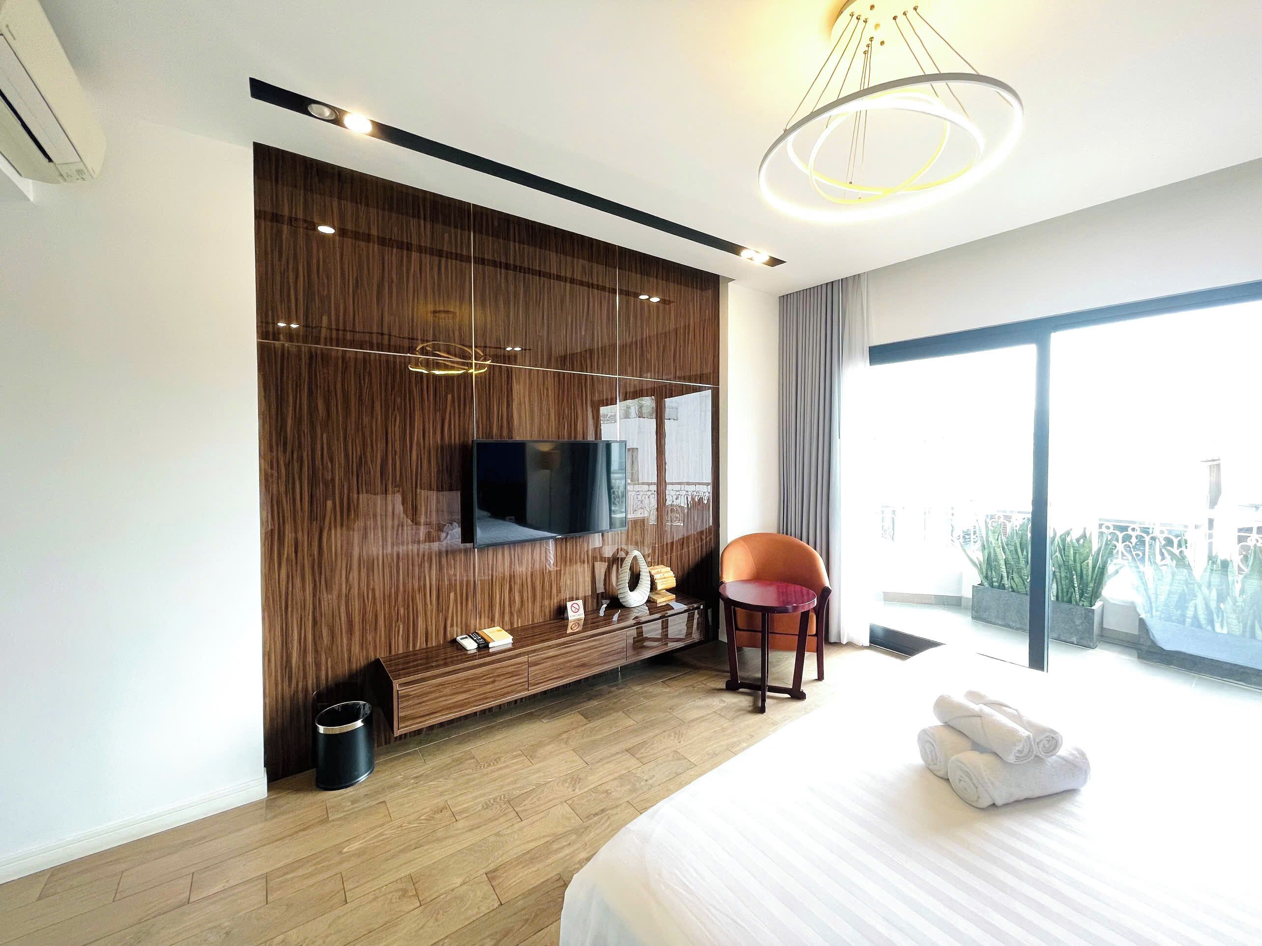 executive room, city view | bathroom shower