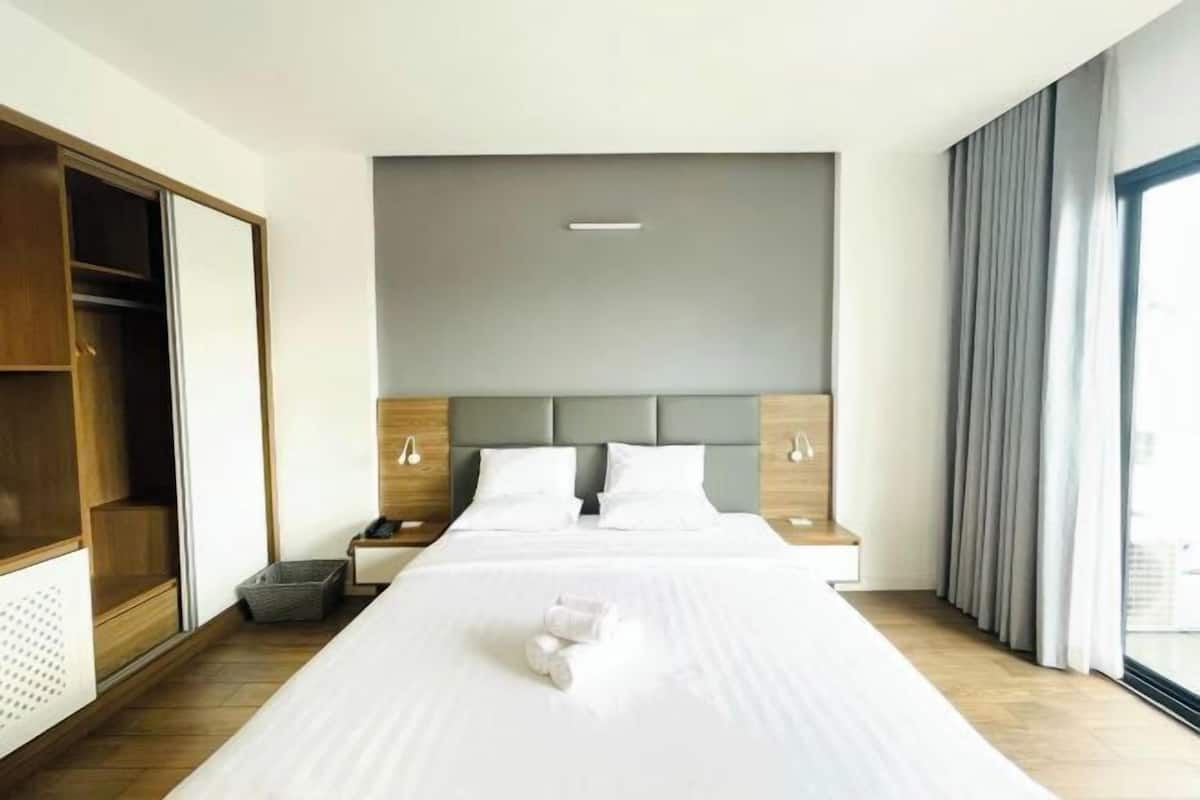 Minibar, in-room safe, desk, blackout curtains