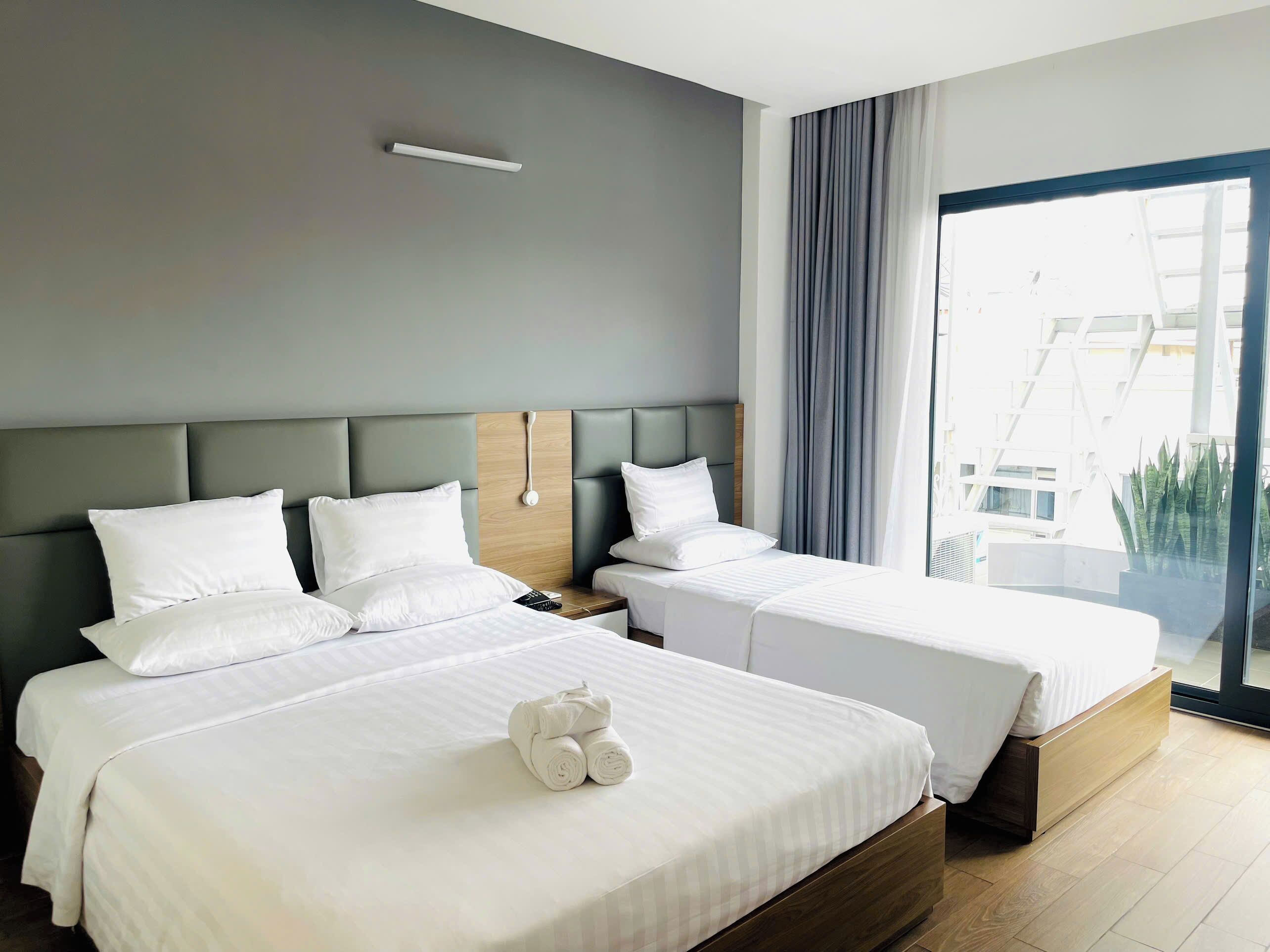 grand double or twin room, city view | minibar, in-room safe, desk, blackout curtains