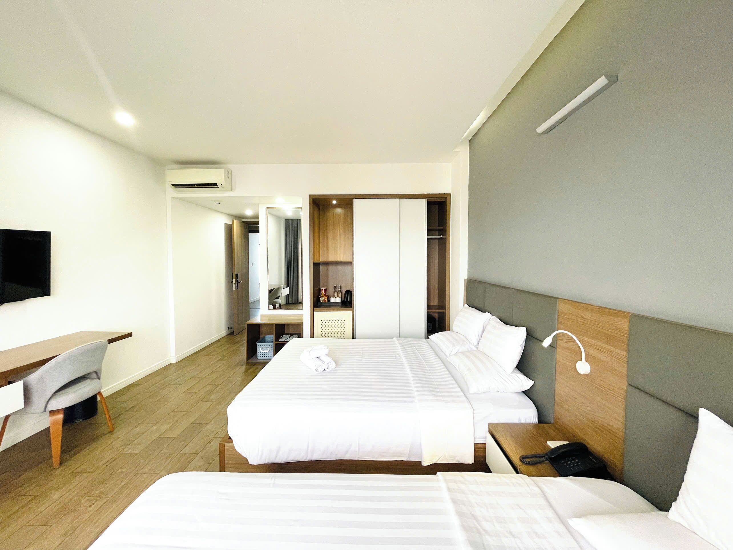 minibar, in-room safe, desk, blackout curtains