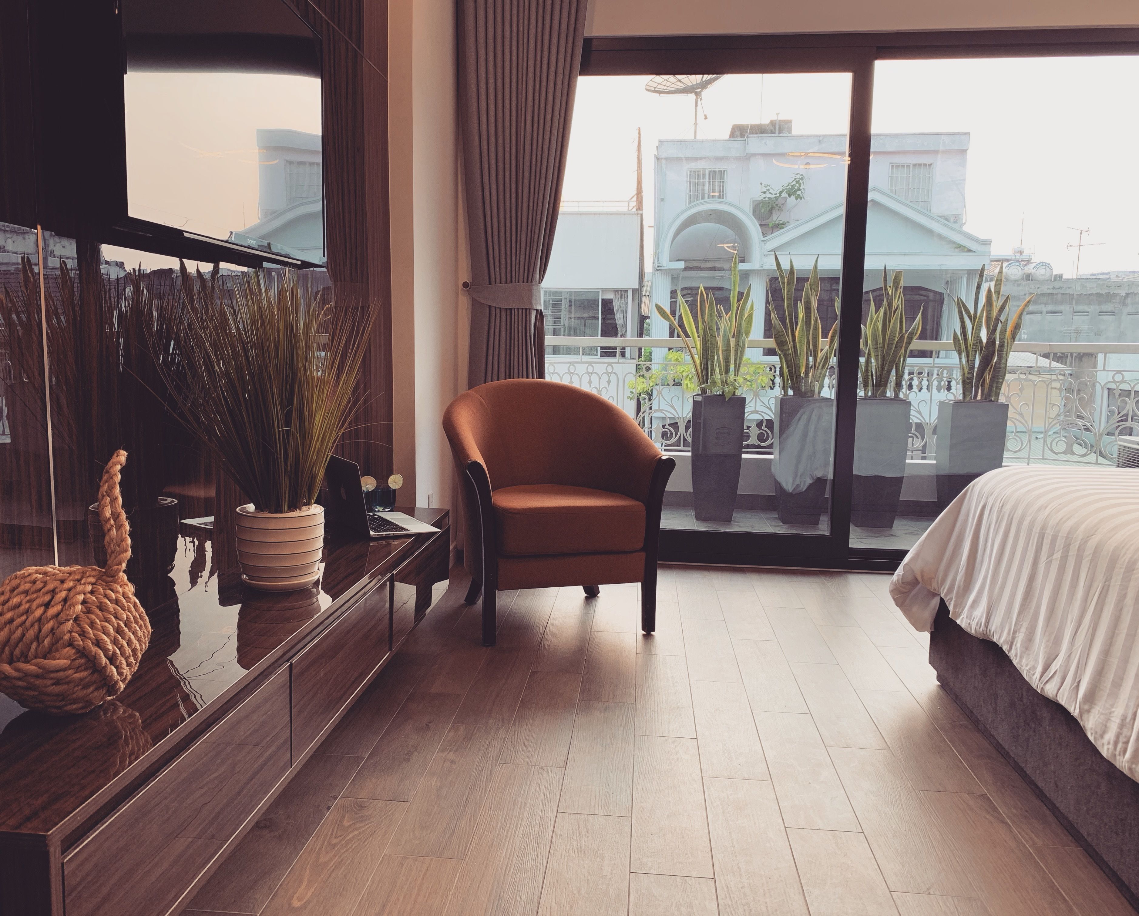 executive room, city view | city view