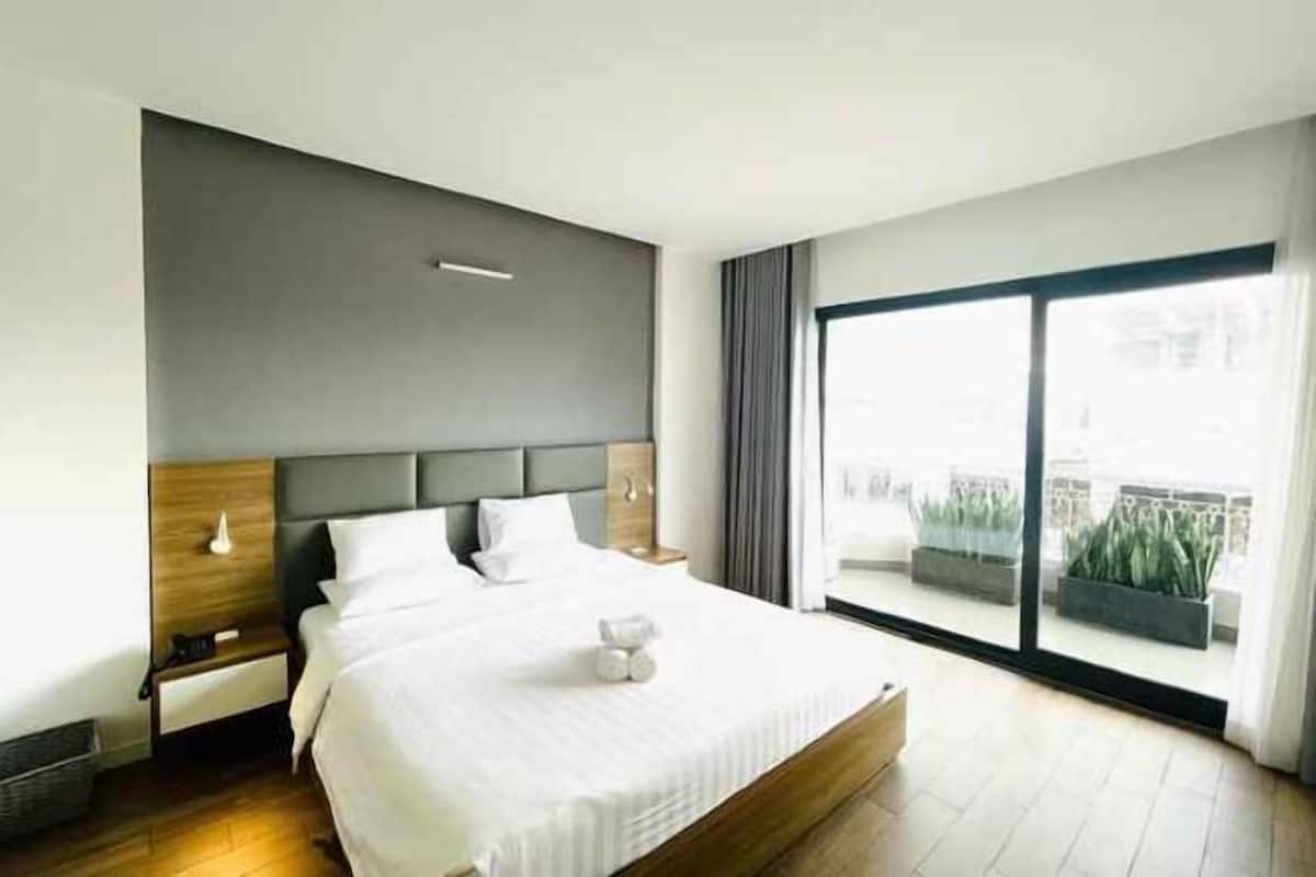 Minibar, in-room safe, desk, blackout drapes