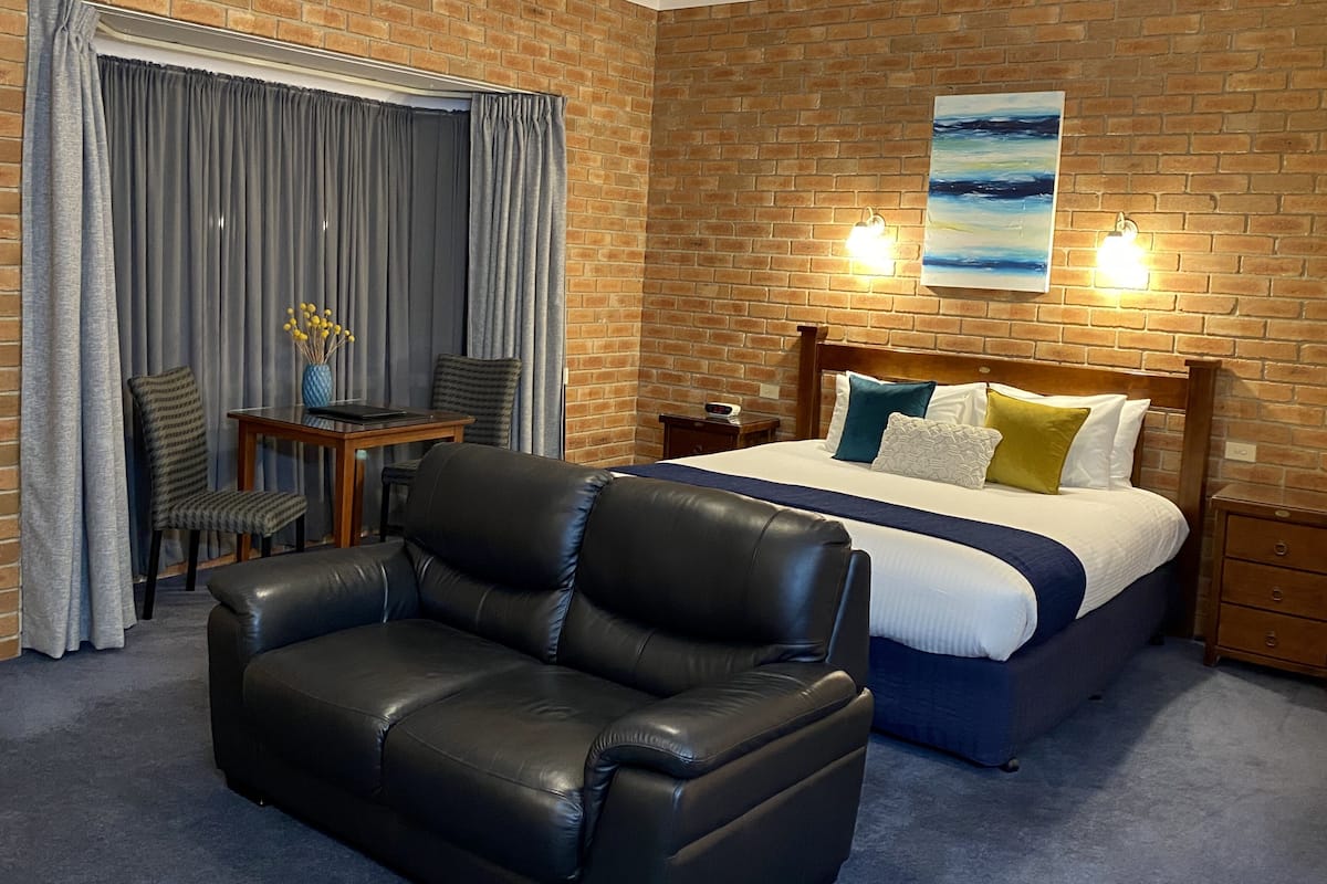Phòng Deluxe, 1 giường cỡ king, không hút thuốc | 1 phòng ngủ, minibar, bàn, phòng cách âm