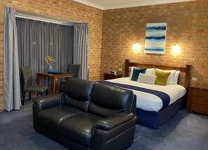 Deluxe Room, 1 King Bed, Non Smoking