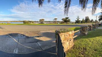 Bagian depan properti