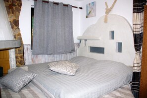 Deluxe Double Room | Premium bedding, soundproofing, free cribs/infant beds, free WiFi - Christos Studios (Rhodes)