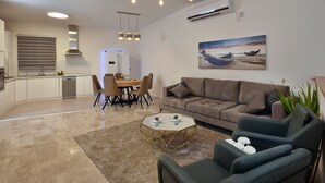 Lobby sitting area - Vitoria House (Emek HaYarden)