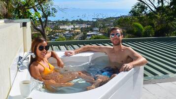 Hot stone massages, deep-tissue massages, 1 treatment room, massages