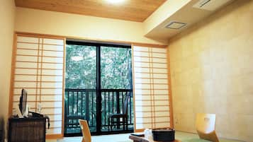 Japanese Style Room | In-room safe