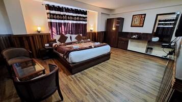 Superior Double Room, 1 Queen Bed, Mountain View | Desk, free WiFi