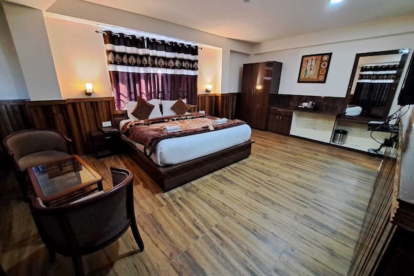 Rom – superior, 1 queensize-seng, fjellutsikt | Skrivebord og wi-fi (inkludert)