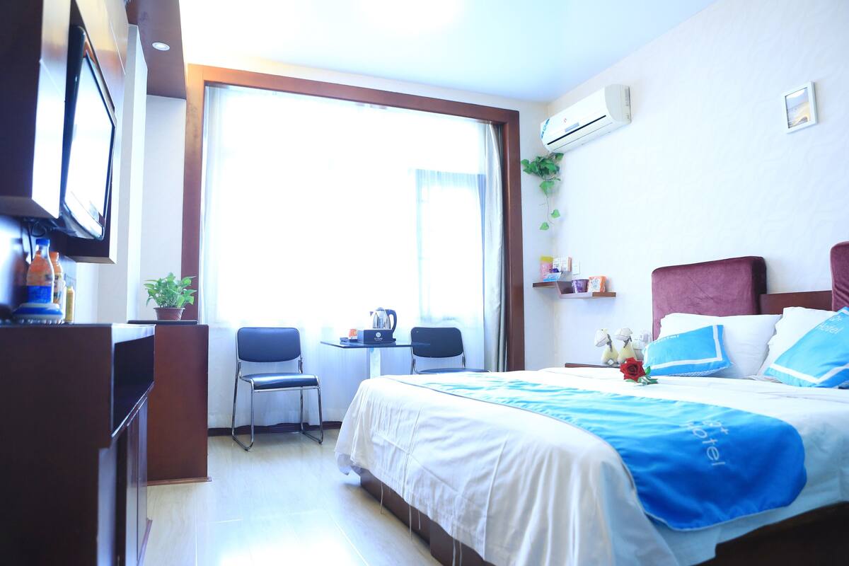 Deluxe Double Room | Desk, blackout curtains, free WiFi