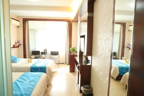 Deluxe Twin Room | Desk, blackout curtains, free WiFi