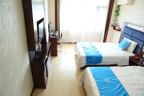 Deluxe Twin Room | Desk, blackout curtains, free WiFi