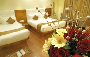 Executive-Dreibettzimmer, Mehrere Betten, barrierefrei, Nichtraucher | 9 Schlafzimmer, Bettwäsche aus ägyptischer Baumwolle
