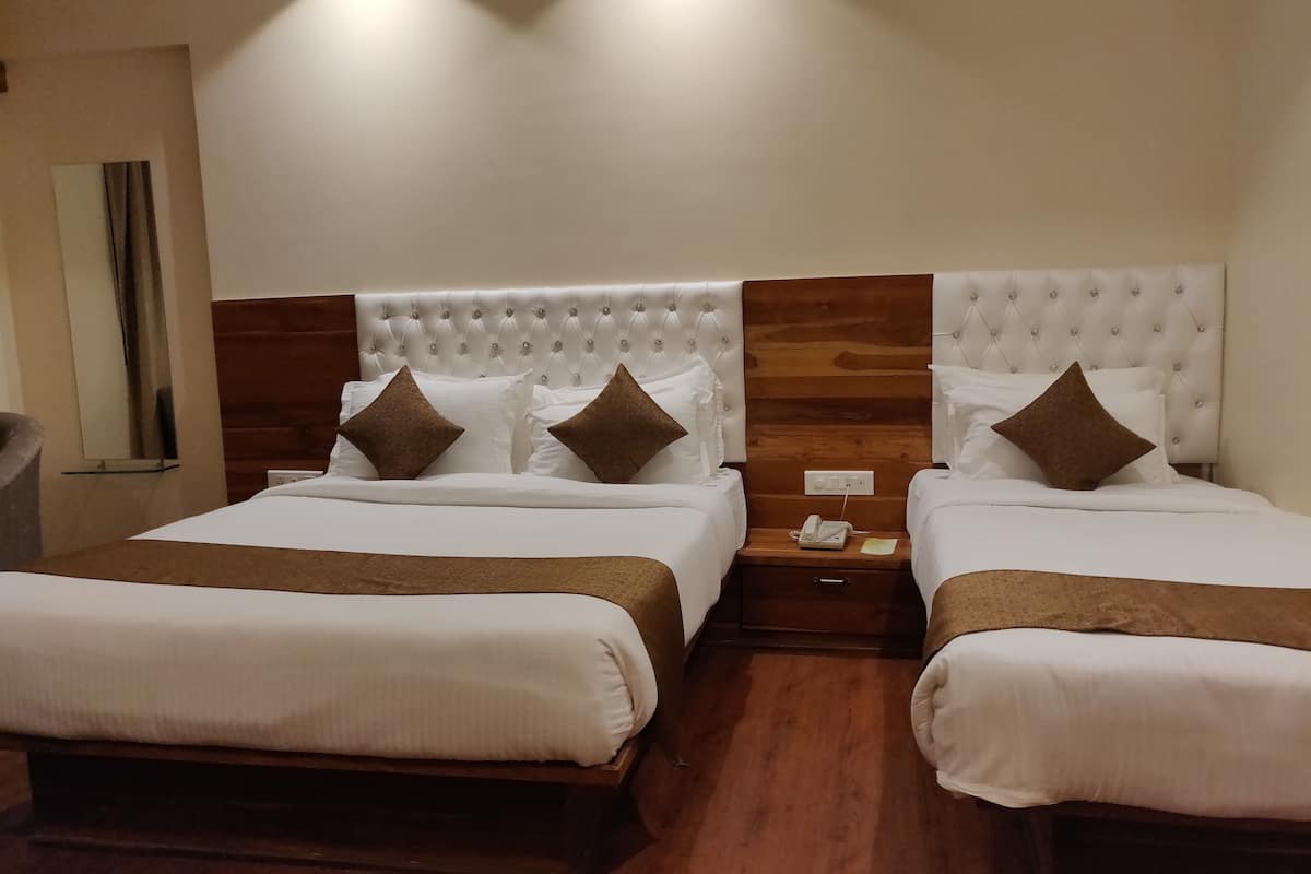 deluxe triple room, accessible, non smoking | 9 bedrooms, egyptian cotton sheets, premium bedding, in-room safe