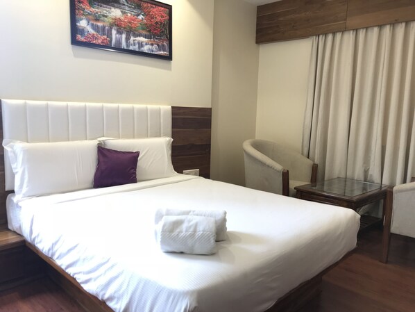 Deluxe Double Room, 1 King Bed, Accessible, Non Smoking | 9 bedrooms, Egyptian cotton sheets, premium bedding, in-room safe - Sai Neem Tree Hotel (Rahata)