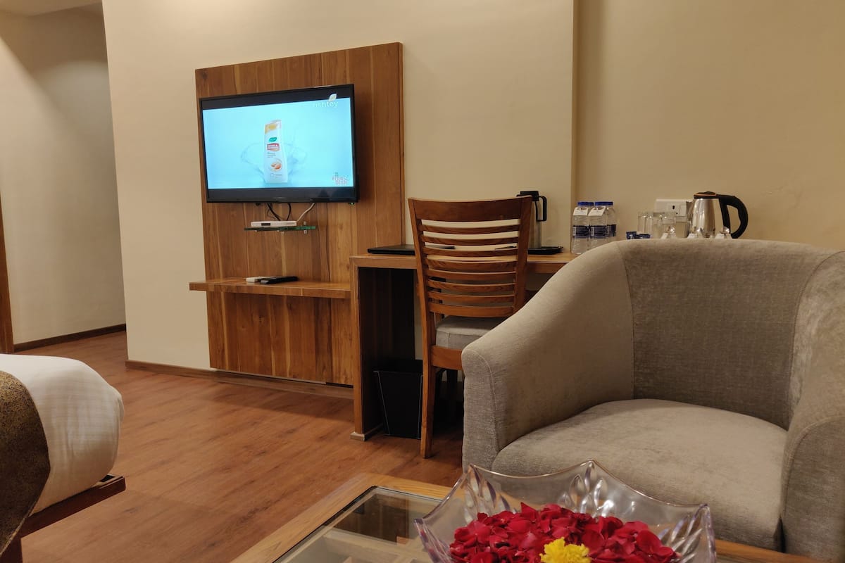 executive double room, 1 king bed, accessible, non smoking | 9 bedrooms, egyptian cotton sheets, premium bedding, in-room safe